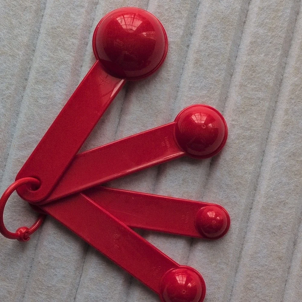 McCormick Red Plastic Measuring Spoons Set 4 Piece,‎ Nesting, Markings